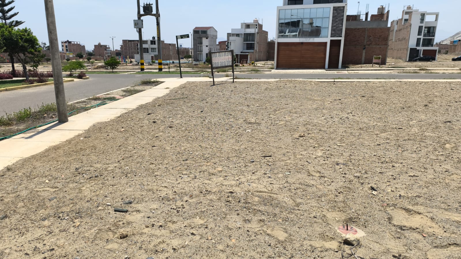 Terreno de 99.68 m² en Urb. Altos del Valle